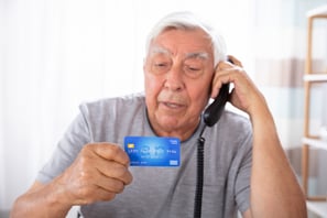 Cómo evitar los falsos positivos con la detección del fraude con tarjeta de crédito